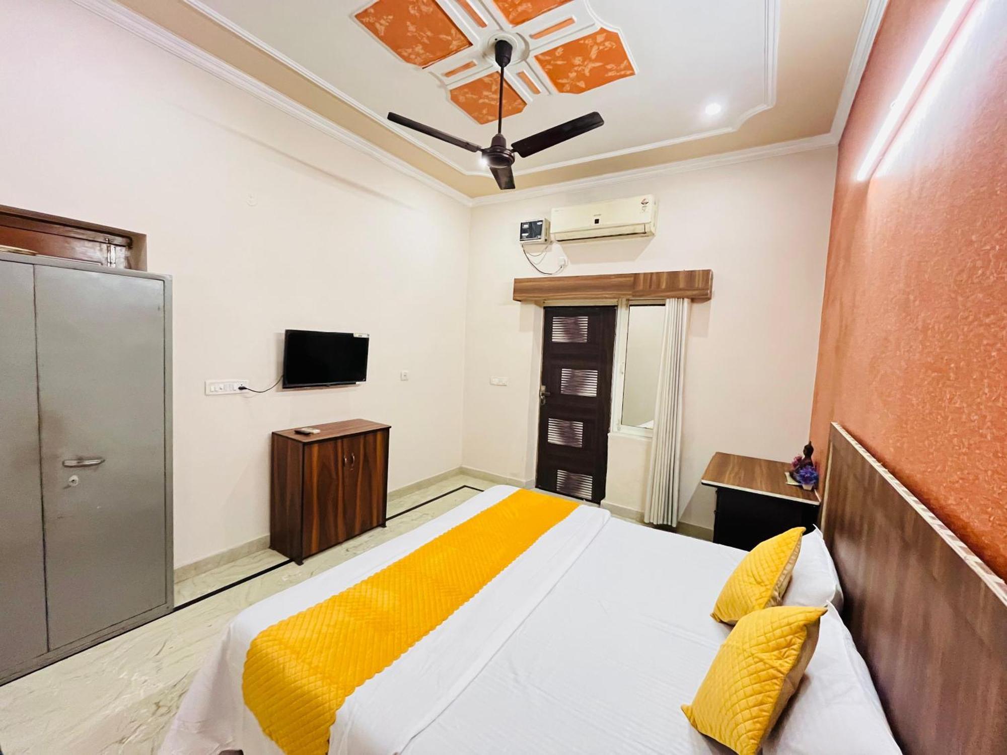 Krishna'S Land Hotel Vrindāvan Eksteriør billede
